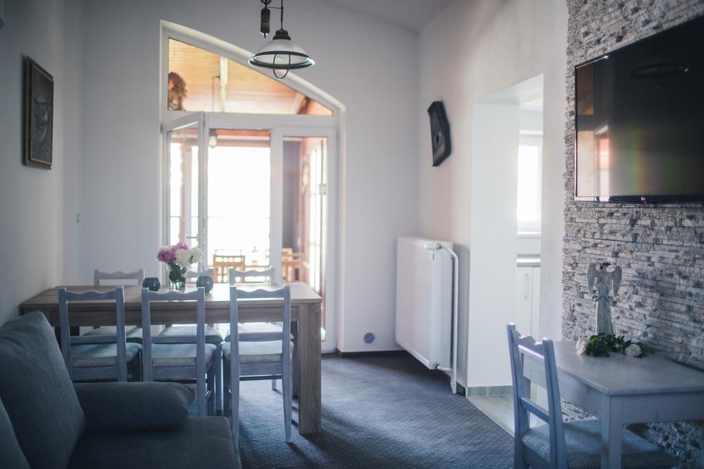 Apartmany U Papousku インドルジフーフ・フラデツ エクステリア 写真